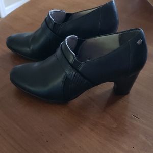 Womens size 9 Life Strides bootie shoe